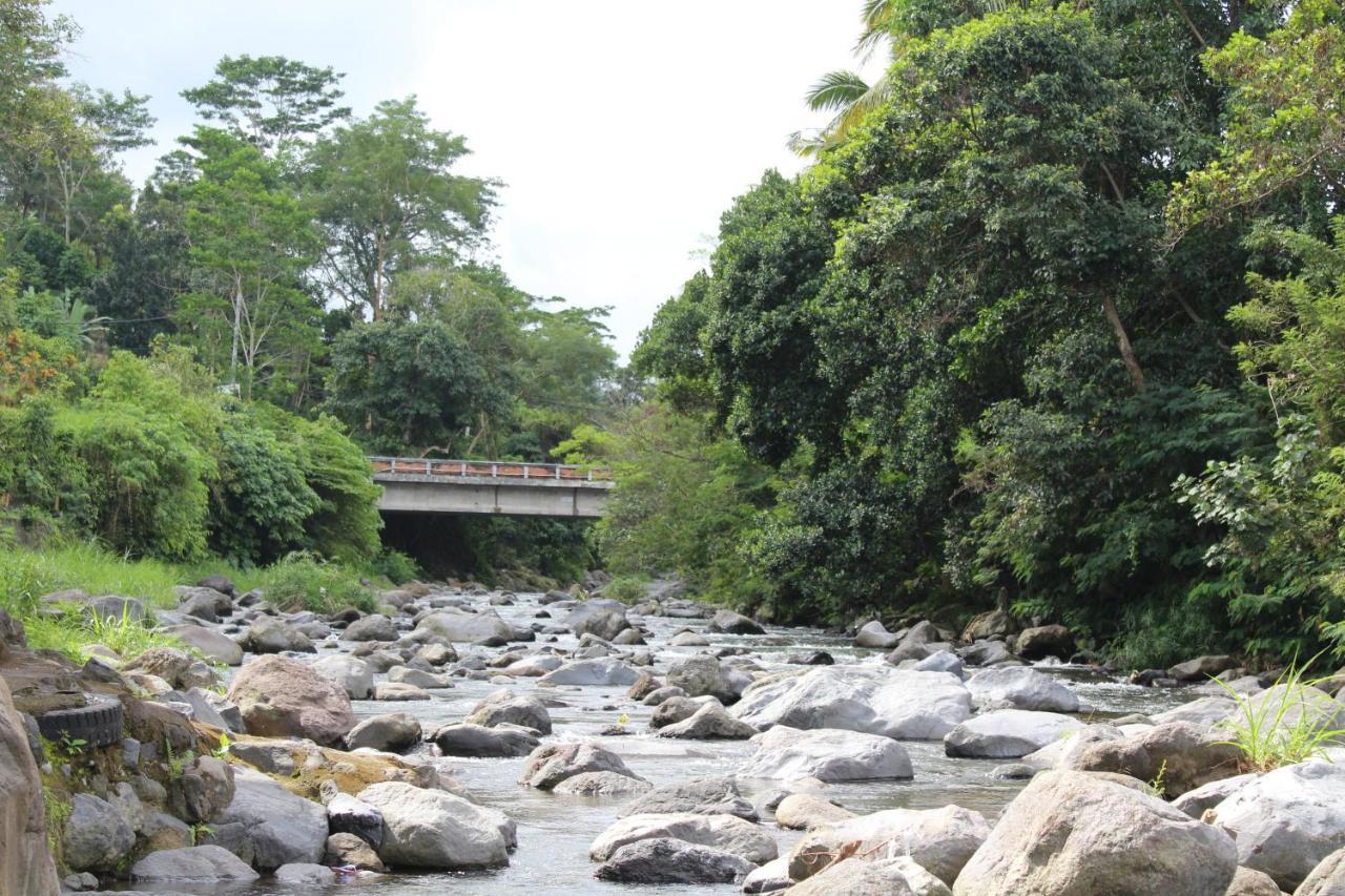 Pondok Tepi Sungai Sidemen  Exteriör bild